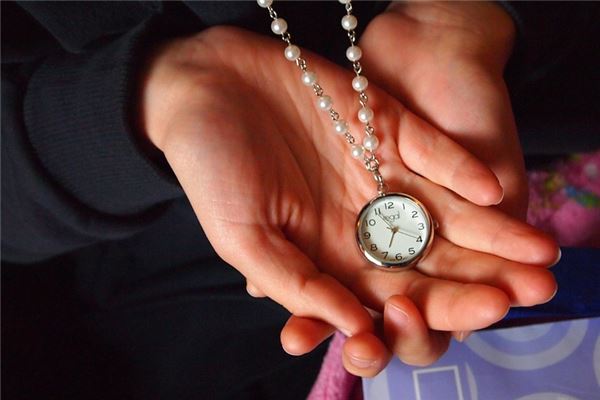 夢見趕時間很慌亂_周公解夢