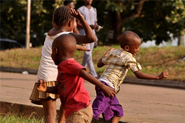 夢見和小女孩玩耍_周公解夢