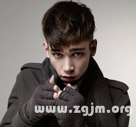 男性三角眼的人喜玩弄權勢