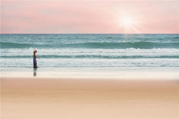 夢見腳下都是水_周公解夢