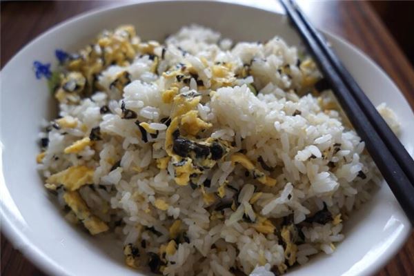 夢見給別人盛飯_周公解夢