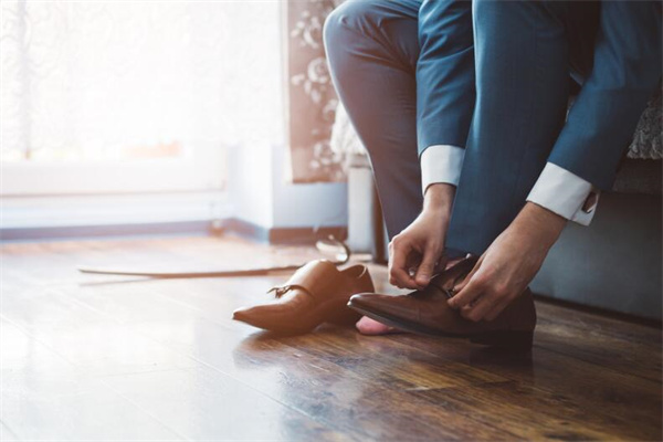 夢到了別人穿新鞋代表著什麼_周公解夢