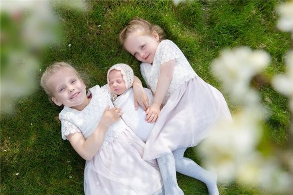 夢見自己的親姐姐預示_周公解夢