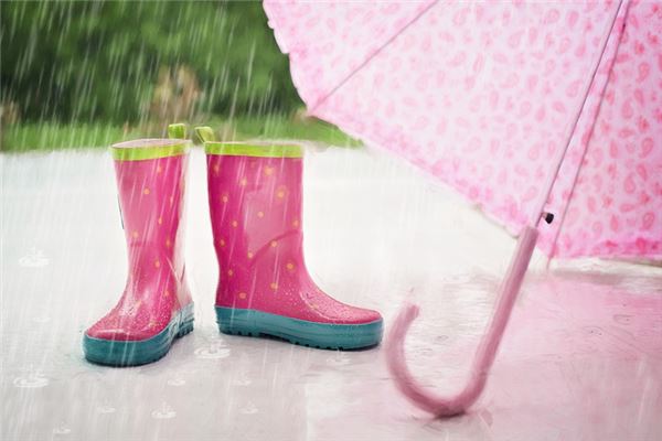 女人夢見下大雨_周公解夢