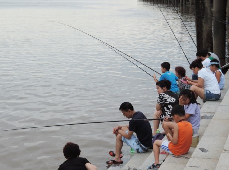 夢見很多人釣魚