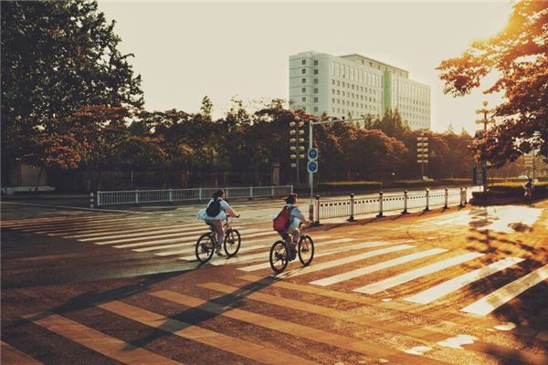 已婚女夢見上學遲到_周公解夢