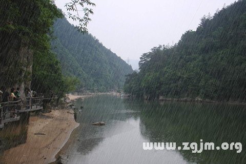 夢見下雨