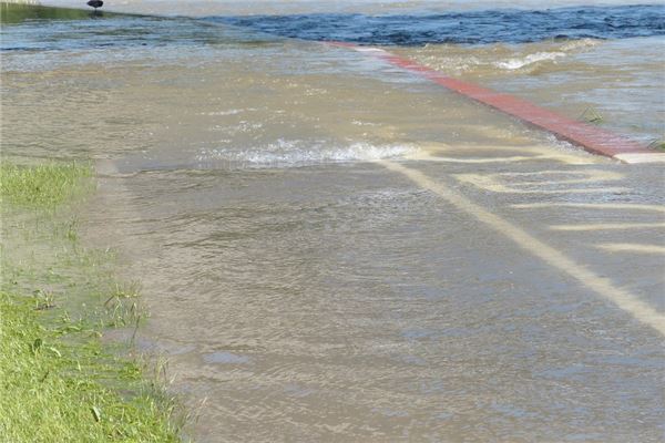 夢到水淹路面_周公解夢
