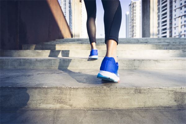 夢見上樓梯很艱難_周公解夢