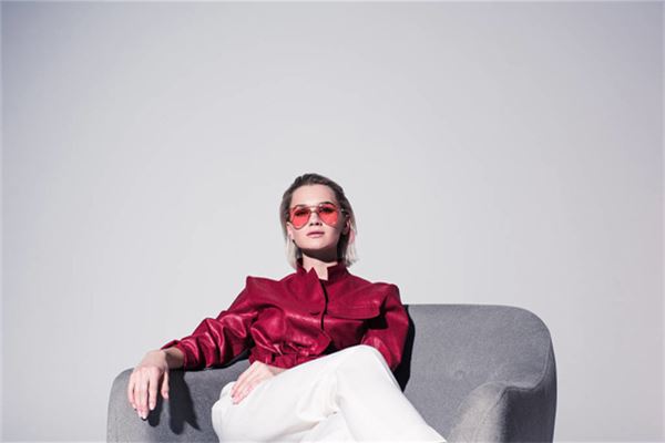 夢見女人下面光著_周公解夢