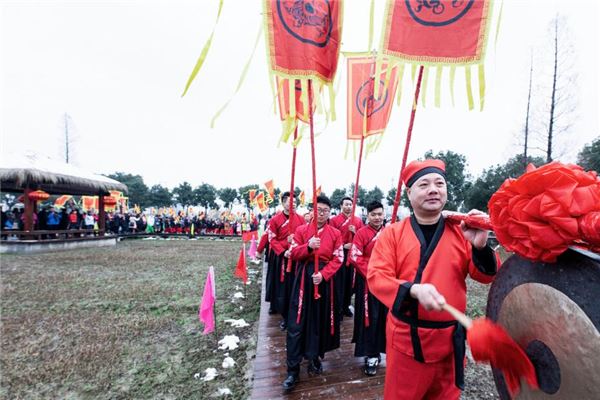夢見敲鑼打鼓的隊伍_周公解夢