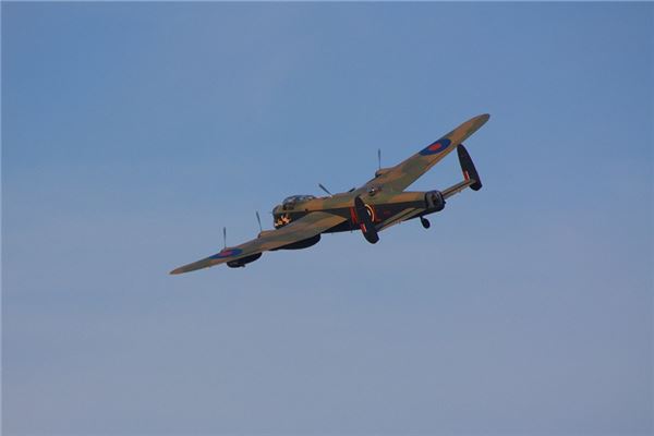 夢見開飛機有什麼預兆_周公解夢