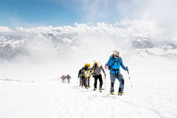 夢見爬雪山_周公解夢