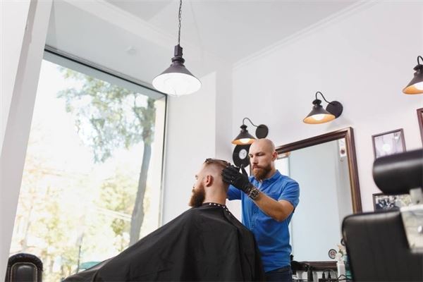 夢見去理髮店但沒剪_周公解夢