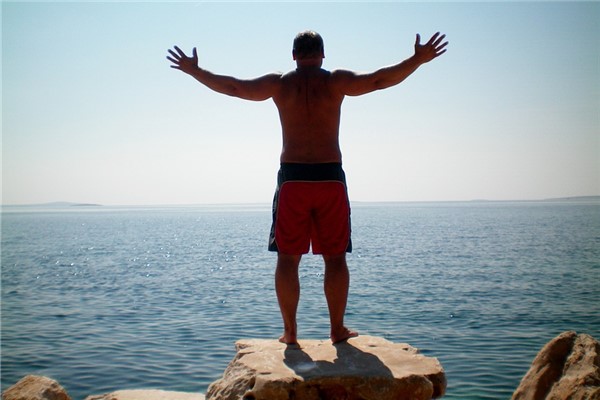 夢到了被壞人盯上是什麼意思?_周公解夢