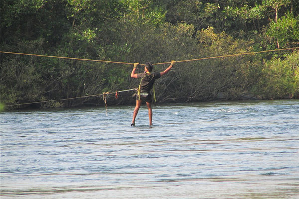 夢見自己成功涉水過河_周公解夢