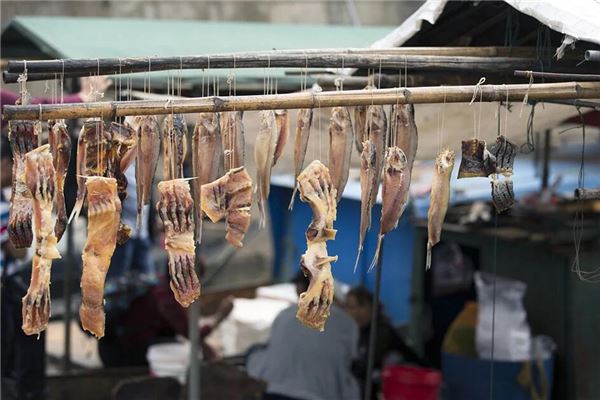 夢見臘肉掛起預示什麼_周公解夢