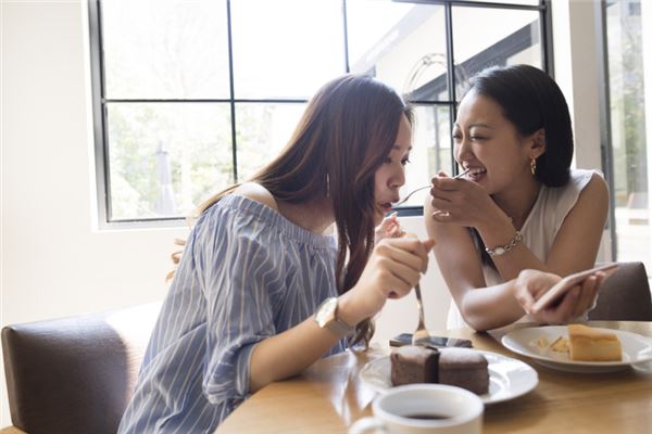 夢見和認識的人吃飯_周公解夢
