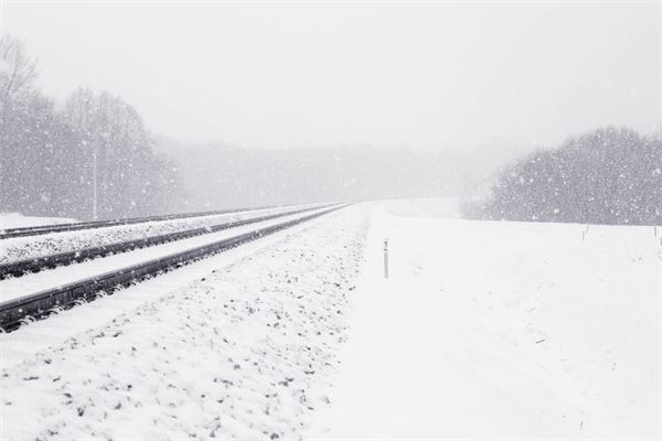 夢見晚上下雪_周公解夢