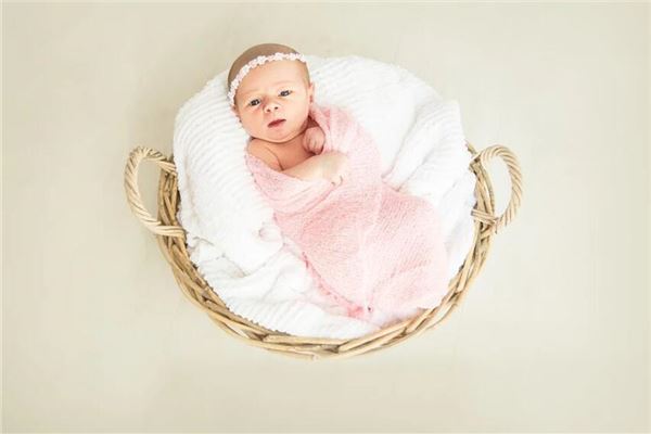 夢見撿到一個嬰兒_周公解夢