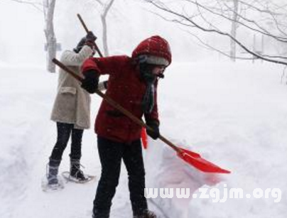 夢見在鏟雪