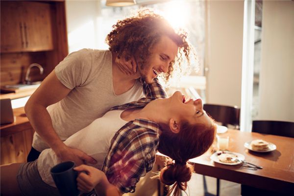 屬狗女動情的表現_十二生肖