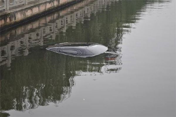 夢見老公開車進水塘_周公解夢