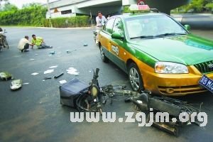 夢見車被撞