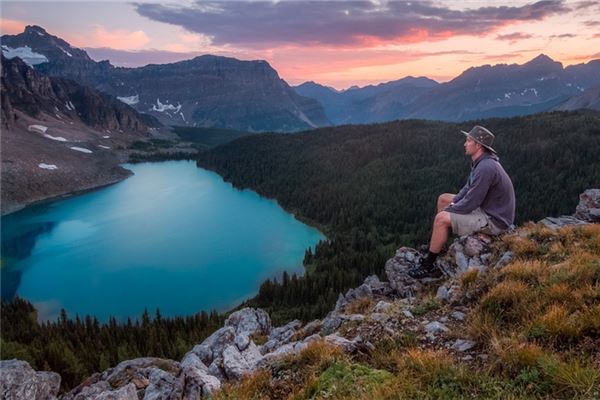 夢到了高山上是凶兆還是吉兆_周公解夢