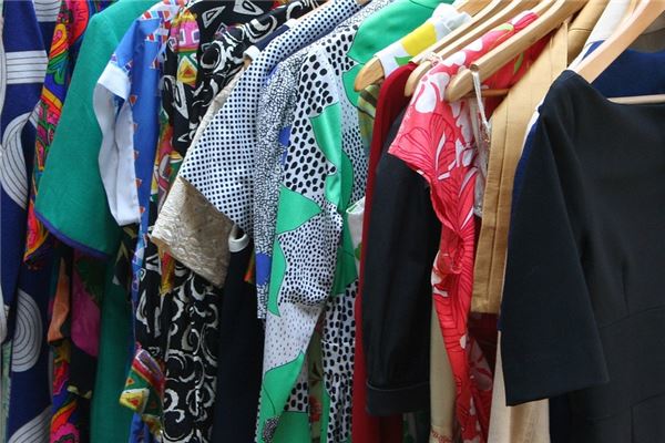 夢到成堆的衣服預示什麼_周公解夢
