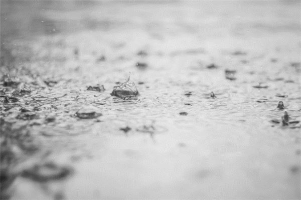 夢見雨水成河_周公解夢