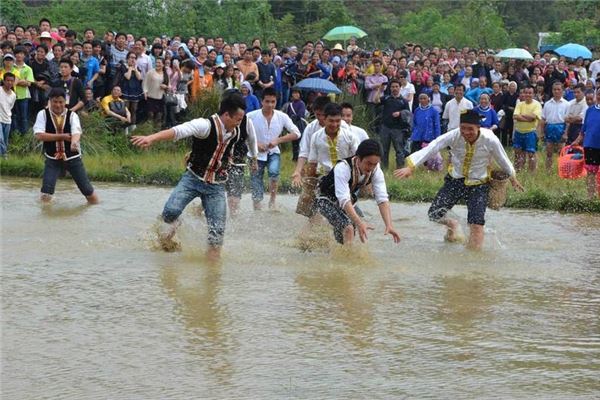 做夢夢見祖孫三代一起捉魚_周公解夢