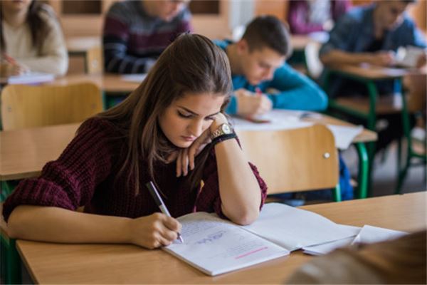 夢見考試作弊被抓_周公解夢