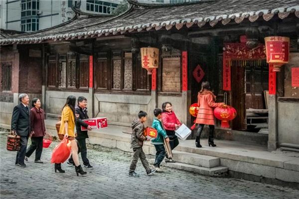 夢見遠方親人來家_周公解夢