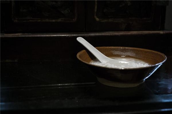 女人夢見自己吃稀飯_周公解夢