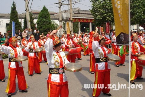 夢見敲鑼打鼓