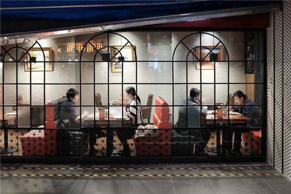 女人夢見自己請客_周公解夢