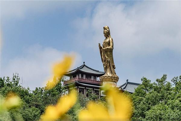 夢見給菩薩磕頭下跪_周公解夢