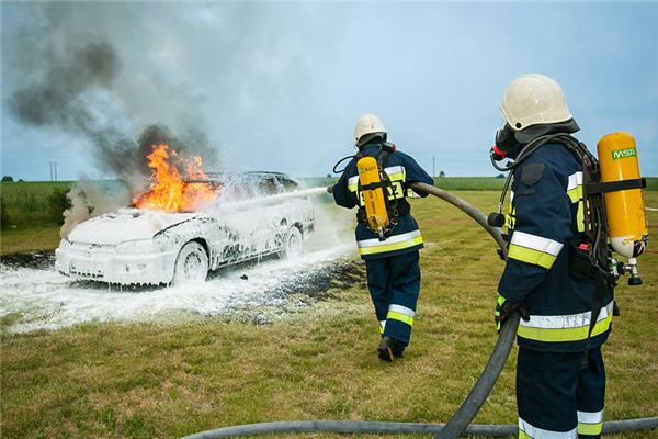 夢見自己的車燒毀了_周公解夢