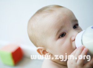 夢見嬰兒吐奶