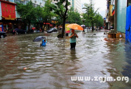 夢見暴雨洪水