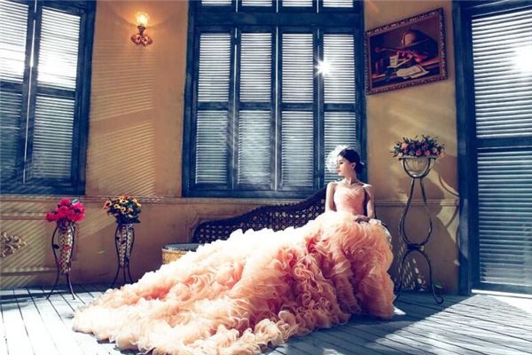 夢見自己穿婚紗_周公解夢