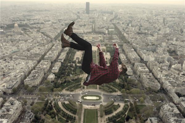 夢見墜樓_周公解夢