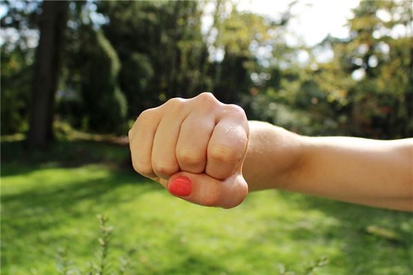 夢見暴力血腥場面_周公解夢