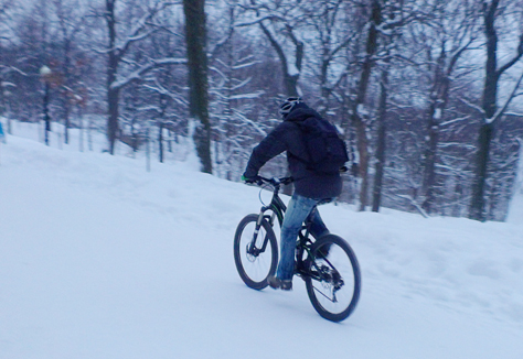 夢見在雪地里騎車