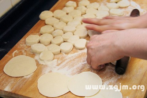 夢見擀餃子皮