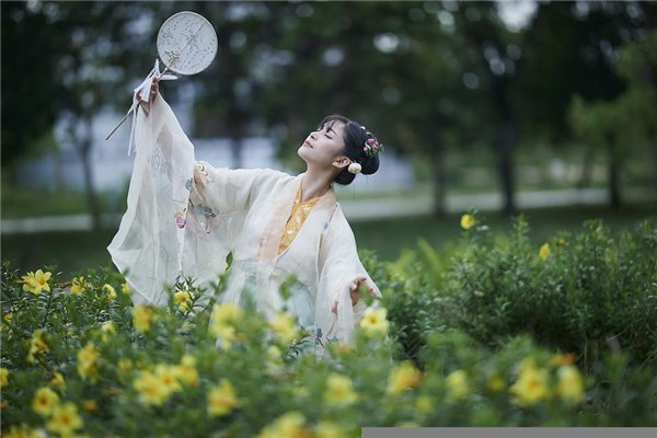 夢到穿漂亮的衣服是什麼啟示_周公解夢