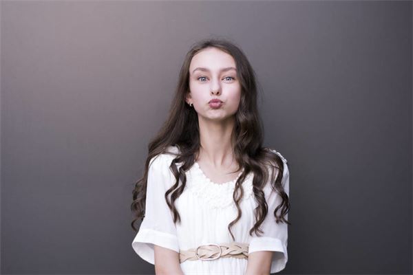 幾月出生屬雞的人性格溫情_十二生肖