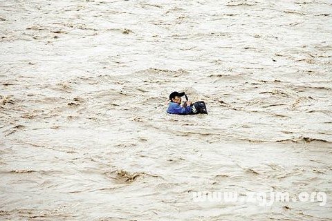 夢見被洪水沖走