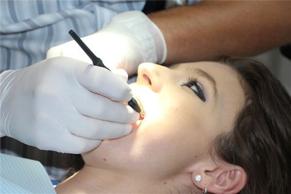 夢見清潔牙垢_周公解夢